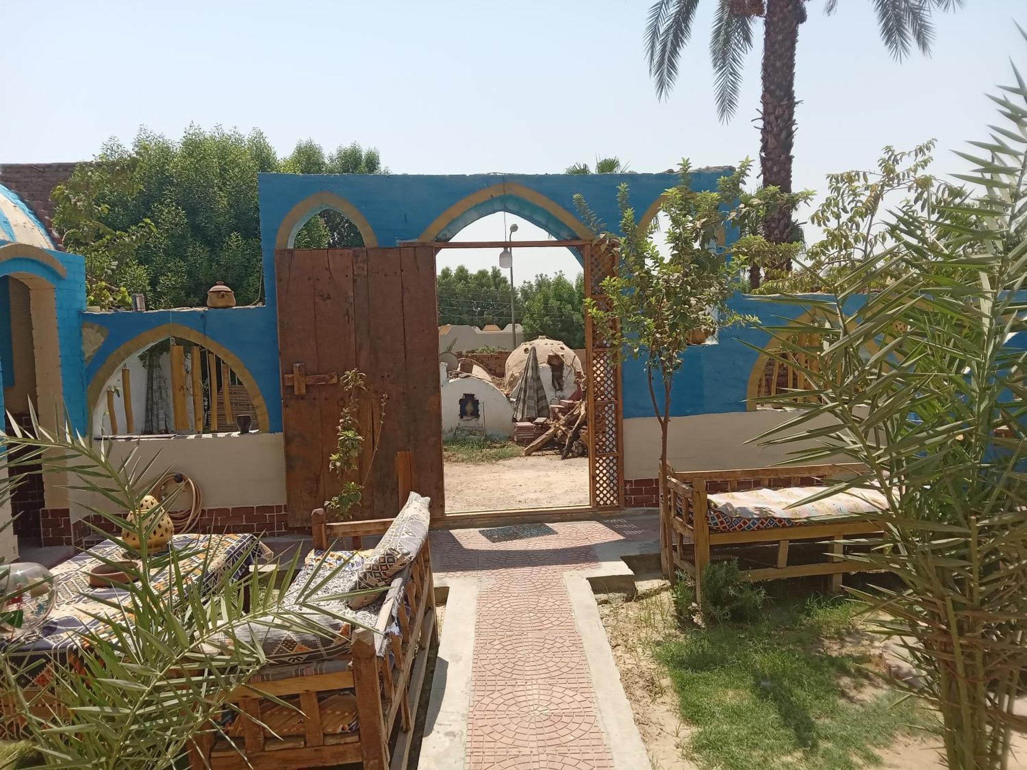 Golden Palace Garden *